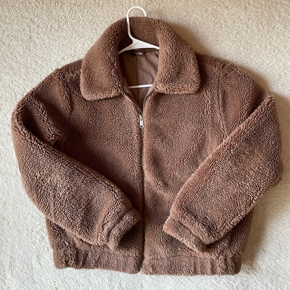 Great fuzzy Bomber jacket 🧥
